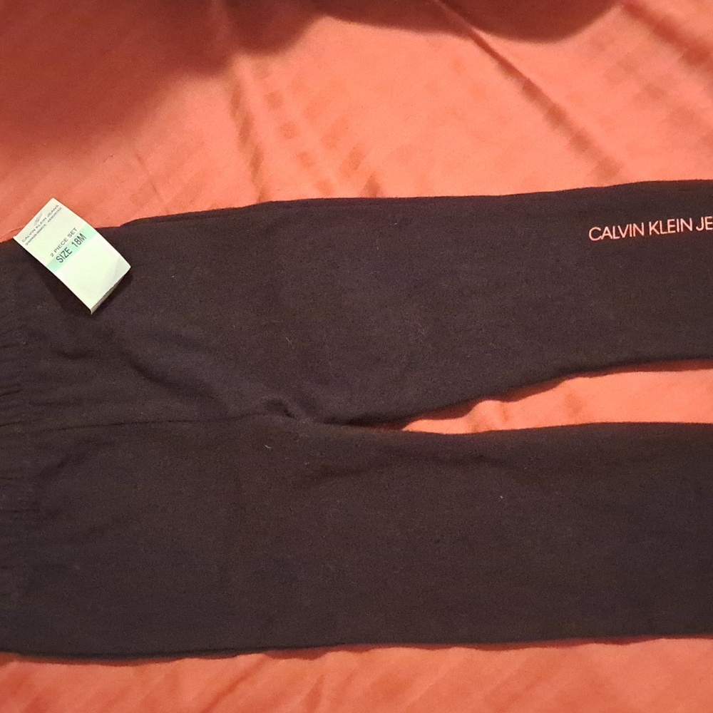 Calvin Klein 2pc Set - Picture 4 of 4